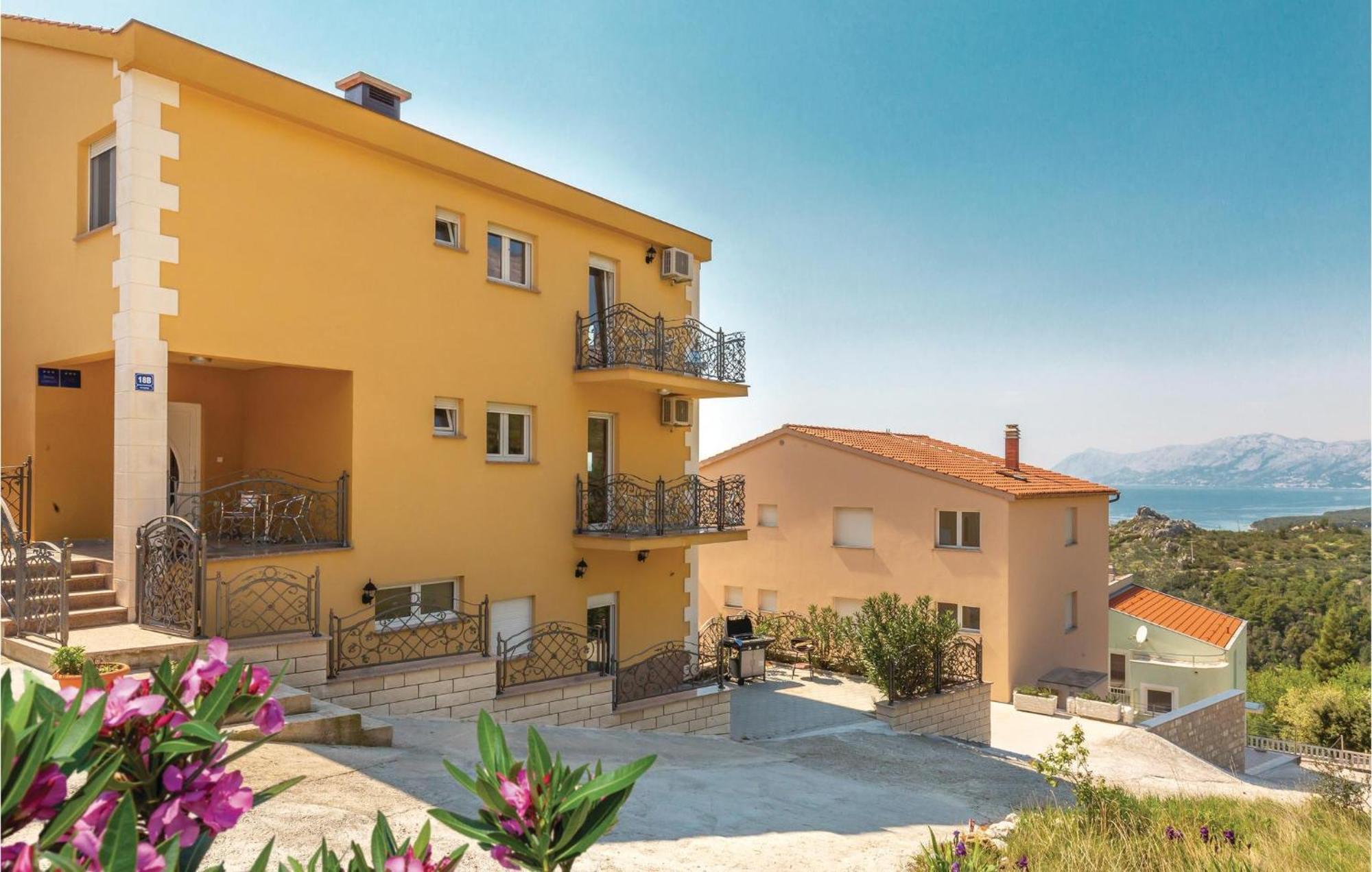 Nice Studio In Krvavica With Kitchen Екстериор снимка